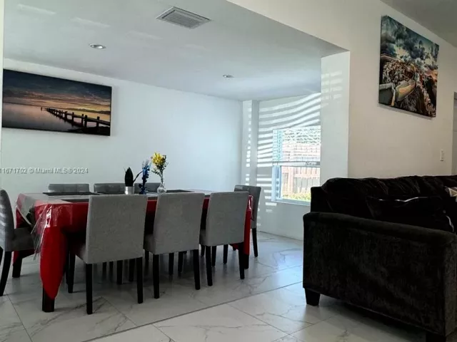 Продажа дома по адресу 1829 NE 176th St - фото 5581268