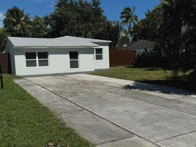 Продажа дома по адресу 1829 NE 176th St - фото 5581272