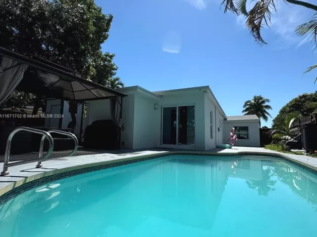 Продажа дома по адресу 1829 NE 176th St - фото 5581257