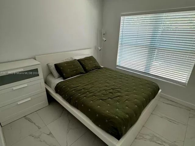 Продажа дома по адресу 1829 NE 176th St - фото 5581261