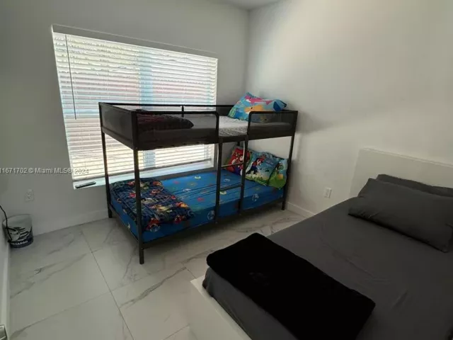 Продажа дома по адресу 1829 NE 176th St - фото 5581262