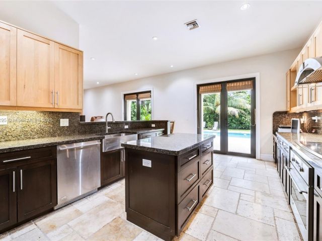 Продажа дома по адресу 8240 SW 98th St - фото 6260862