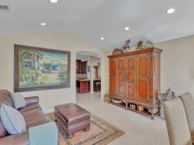 Продажа дома по адресу 462 NE 21st Avenue (N. Ocean Drive) - фото 6381842