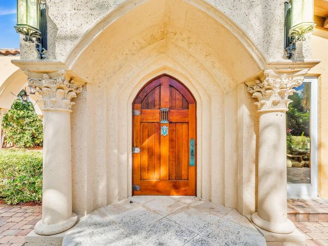 Продажа дома по адресу 462 NE 21st Avenue (N. Ocean Drive) - фото 6381849