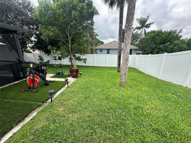 Продажа дома по адресу 547 NE 1st Ave - фото 6115257