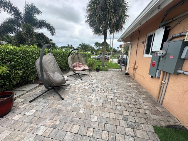 Продажа дома по адресу 547 NE 1st Ave - фото 6115260