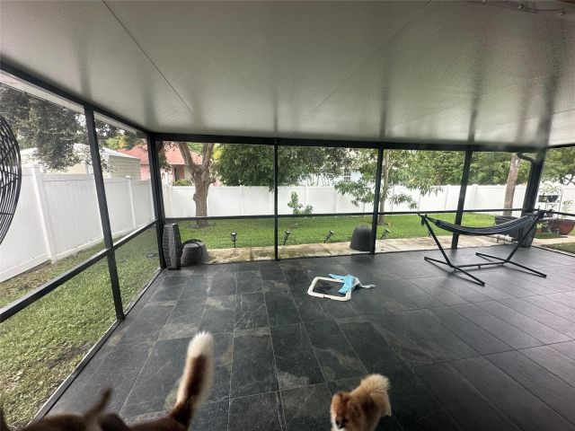 Продажа дома по адресу 547 NE 1st Ave - фото 6115265