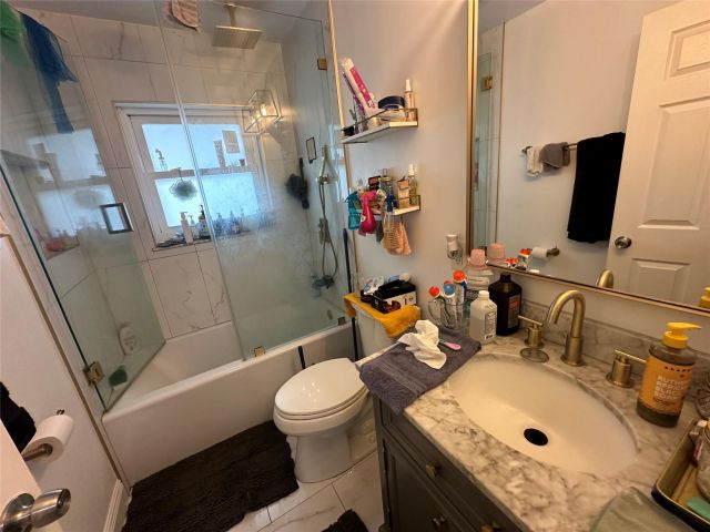 Продажа дома по адресу 547 NE 1st Ave - фото 6115270