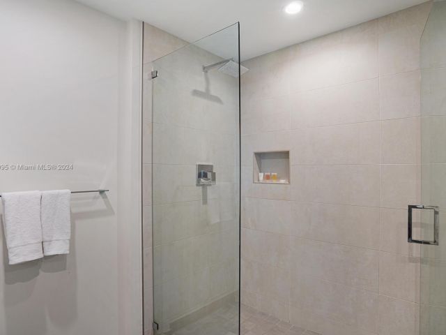 Продажа квартиры # - фото 5679238