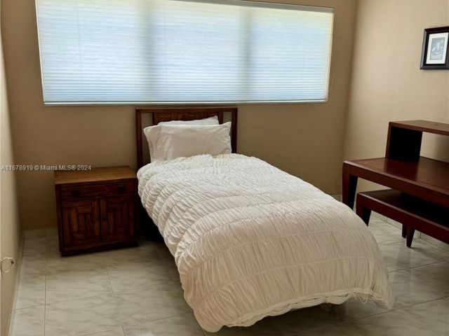 Продажа дома по адресу 3440 NE 170th St - фото 5732442