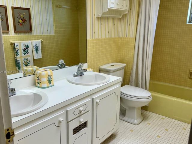 Продажа дома по адресу 3440 NE 170th St - фото 5732444