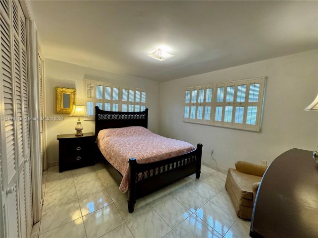 Продажа дома по адресу 3440 NE 170th St - фото 5732446