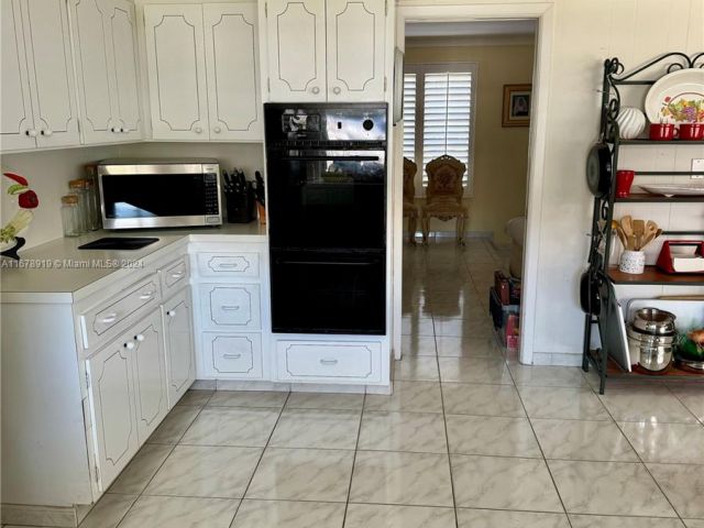 Продажа дома по адресу 3440 NE 170th St - фото 5732447