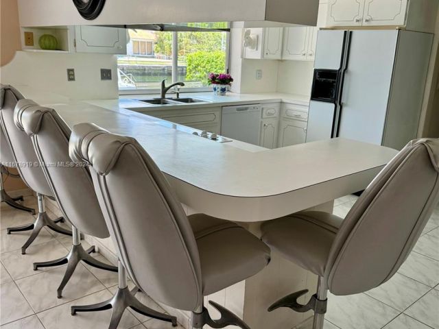 Продажа дома по адресу 3440 NE 170th St - фото 5732449