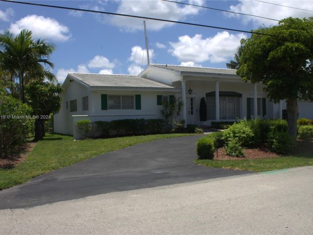 Продажа дома по адресу 3440 NE 170th St - фото 5732459