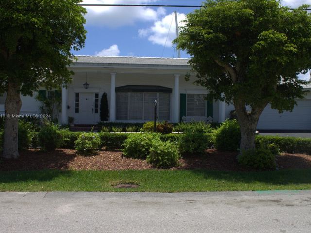 Продажа дома по адресу 3440 NE 170th St - фото 5732460