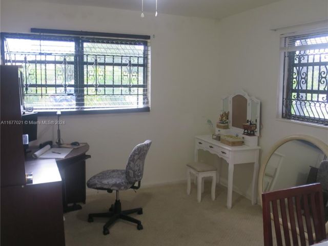 Продажа дома по адресу 19021 NW 12th Ct - фото 5576766