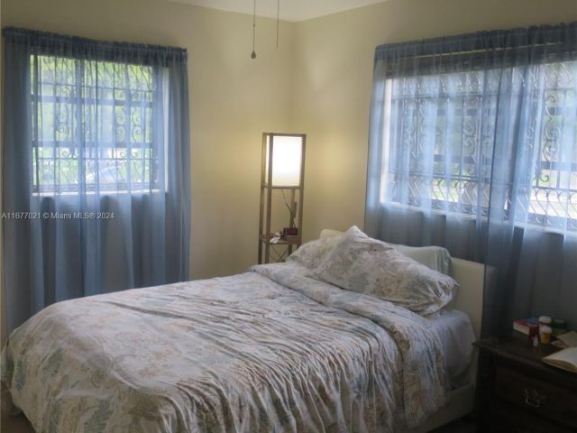 Продажа дома по адресу 19021 NW 12th Ct - фото 5576767