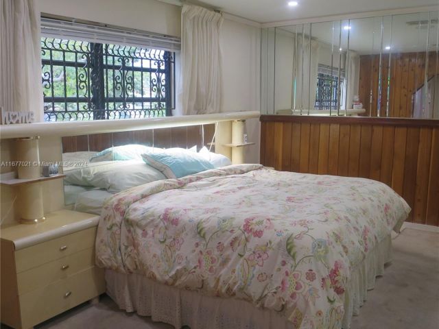 Продажа дома по адресу 19021 NW 12th Ct - фото 5576769