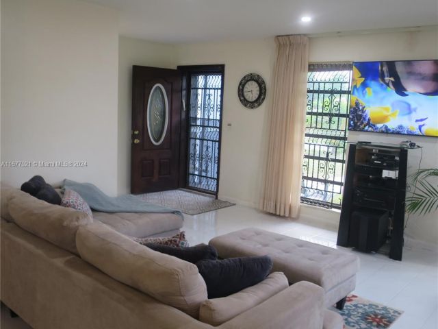 Продажа дома по адресу 19021 NW 12th Ct - фото 5576773