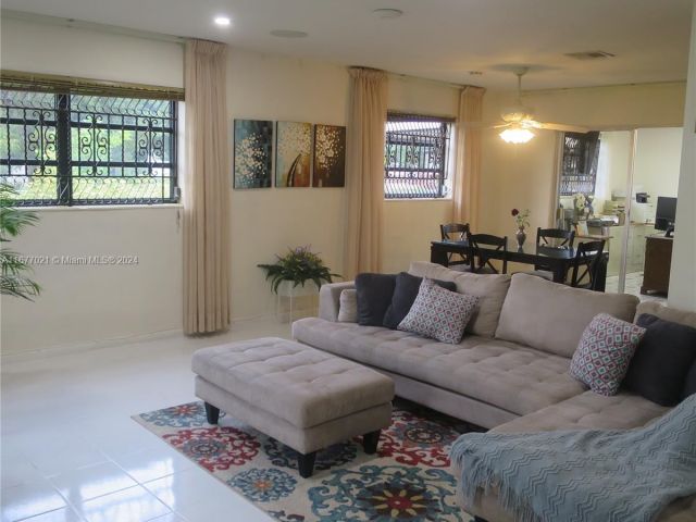 Продажа дома по адресу 19021 NW 12th Ct - фото 5576774