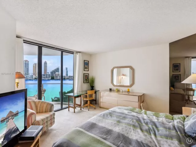 Продажа квартиры #702 - фото 7024800