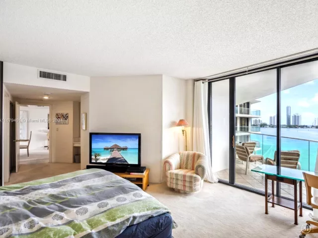 Продажа квартиры #702 - фото 7024801