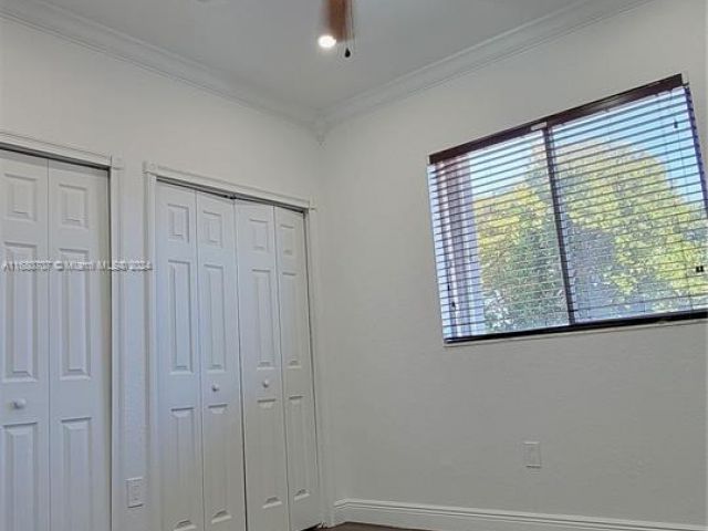 Продажа дома по адресу 3377 NE 4th St - фото 5726612