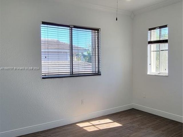 Продажа дома по адресу 3377 NE 4th St - фото 5726618