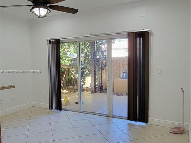 Продажа дома по адресу 3377 NE 4th St - фото 5726623