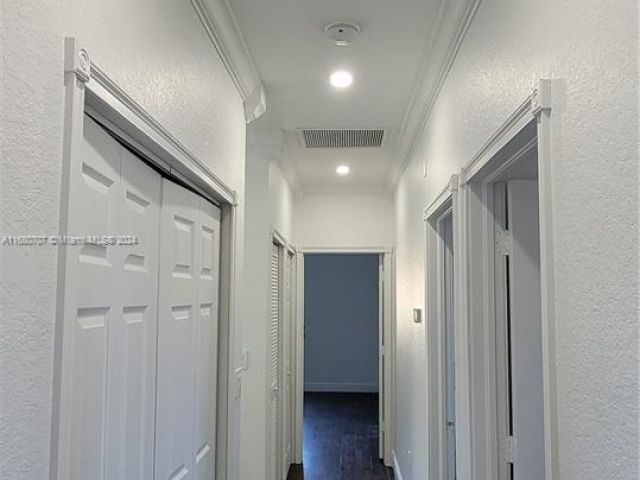 Продажа дома по адресу 3377 NE 4th St - фото 5726628