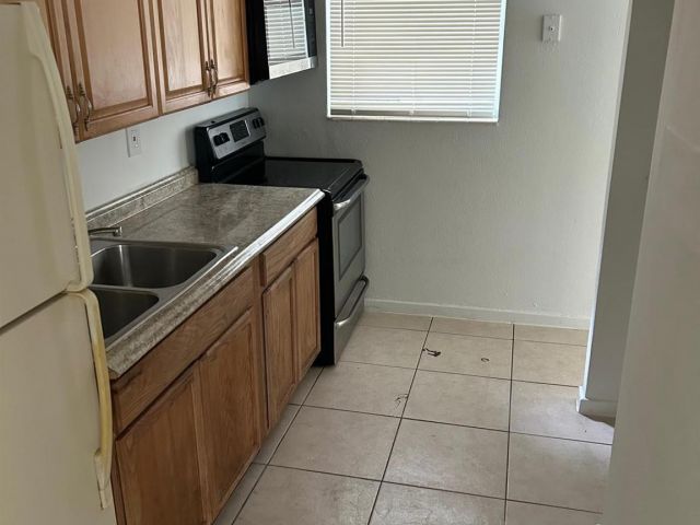 Продажа дома по адресу 948 NW 14th Ct - фото 6047290