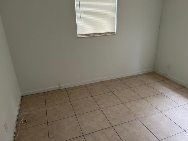 Продажа дома по адресу 948 NW 14th Ct - фото 6047291