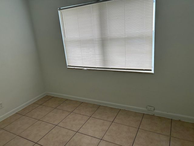 Продажа дома по адресу 948 NW 14th Ct - фото 6047294