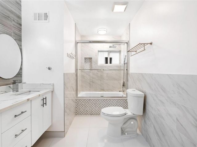 Продажа дома по адресу 2801 NE 59th St - фото 5761681