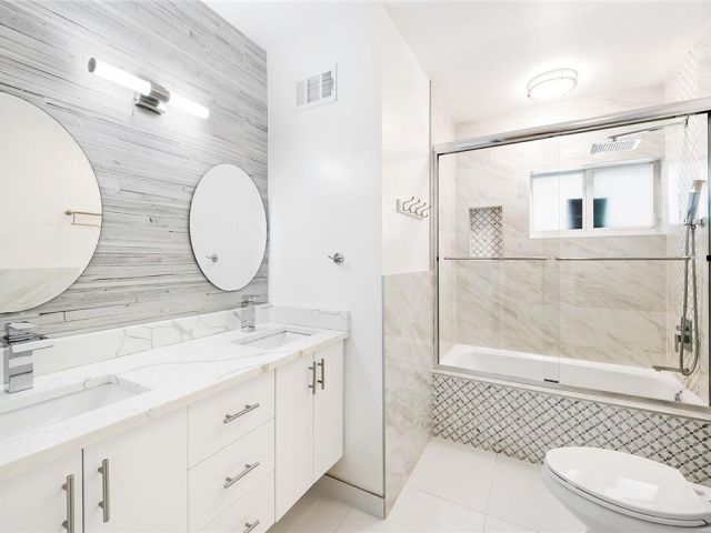 Продажа дома по адресу 2801 NE 59th St - фото 5761682