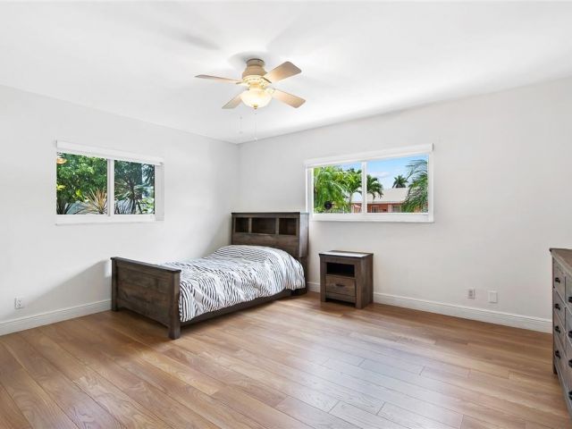 Продажа дома по адресу 2801 NE 59th St - фото 5761683