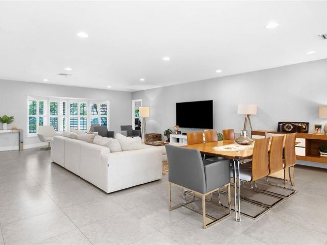 Продажа дома по адресу 2801 NE 59th St - фото 5761690