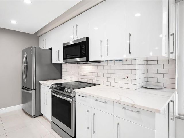 Продажа дома по адресу 2801 NE 59th St - фото 5761693