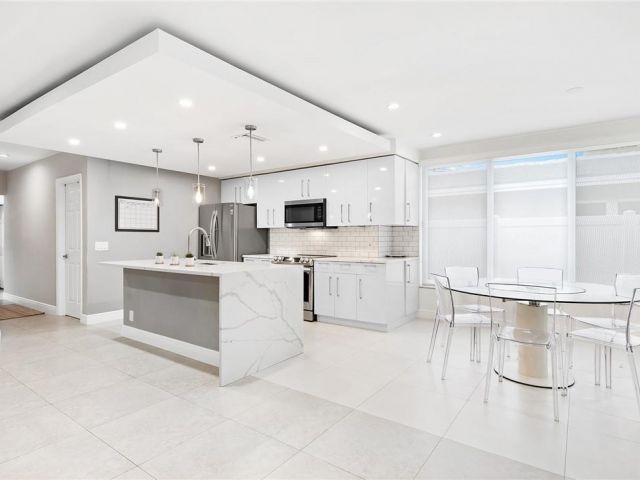 Продажа дома по адресу 2801 NE 59th St - фото 5761694