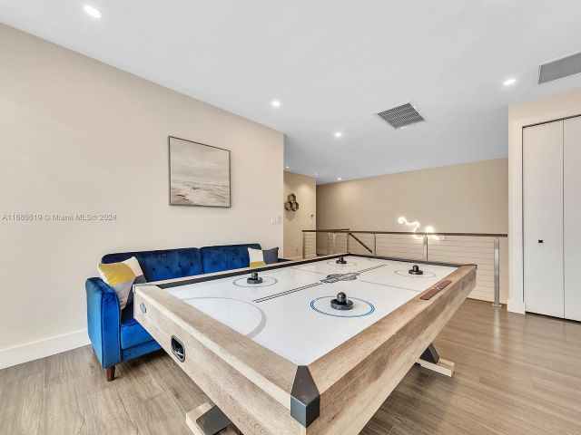 Продажа дома по адресу 1808 Coral Ridge Dr 1808 - фото 5569694