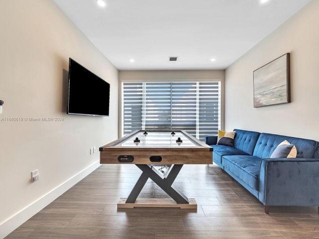 Продажа дома по адресу 1808 Coral Ridge Dr 1808 - фото 5569695