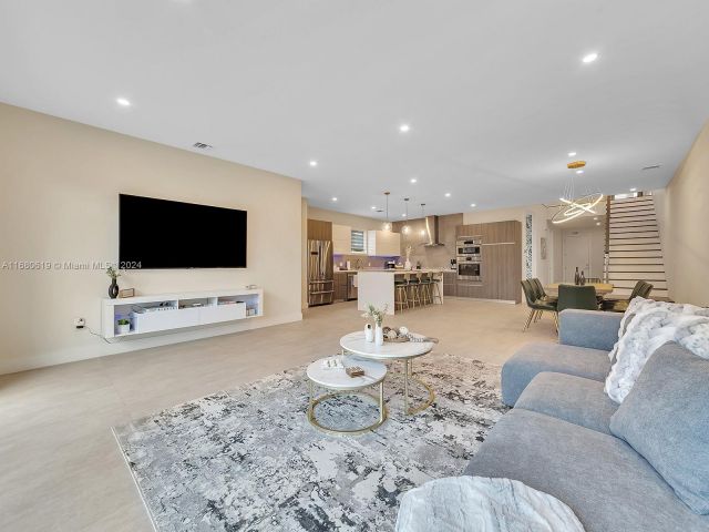 Продажа дома по адресу 1808 Coral Ridge Dr 1808 - фото 5569700