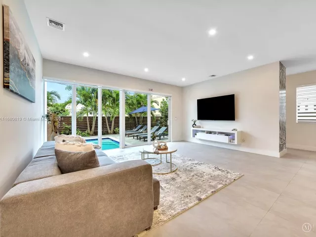 Продажа дома по адресу 1808 Coral Ridge Dr 1808 - фото 5569701