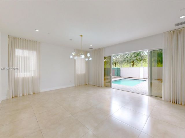 Продажа дома по адресу 9980 NW 74th Ter - фото 5587179