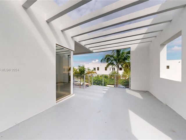 Продажа дома по адресу 9980 NW 74th Ter - фото 5587182