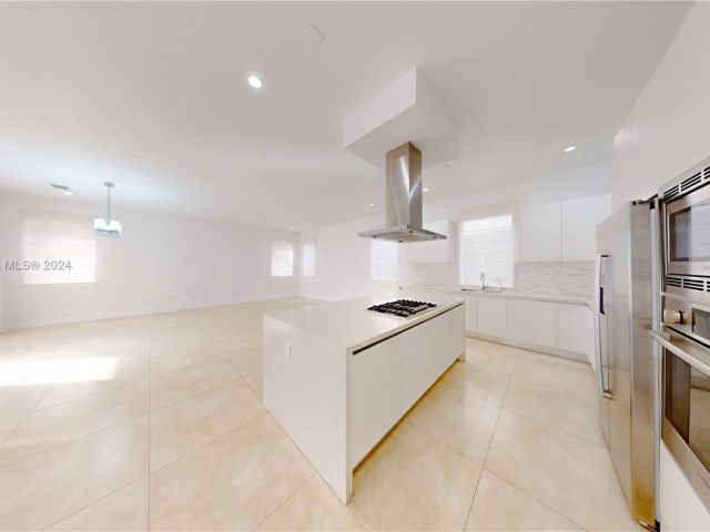 Продажа дома по адресу 9980 NW 74th Ter - фото 5587183