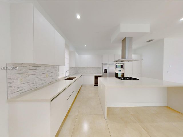 Продажа дома по адресу 9980 NW 74th Ter - фото 5587184