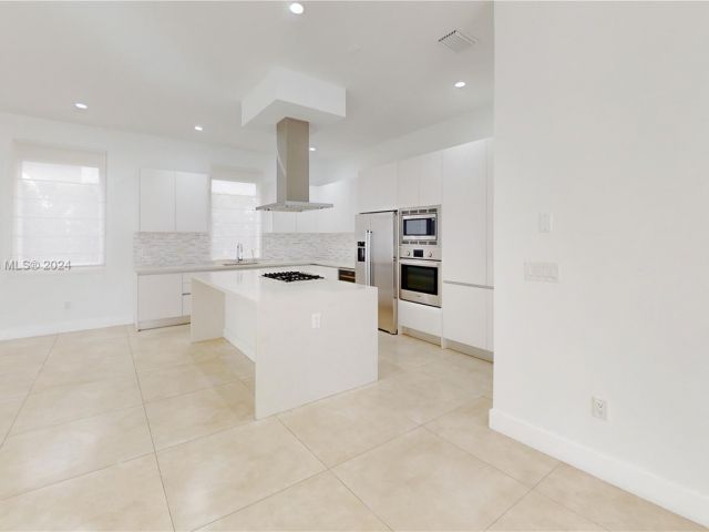 Продажа дома по адресу 9980 NW 74th Ter - фото 5587188