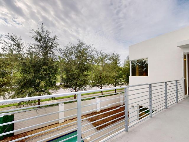 Продажа дома по адресу 9980 NW 74th Ter - фото 5587189